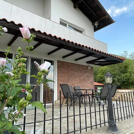 بيت للعطل райска тишина Zlatitsa